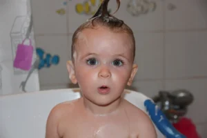 Tata Cara Mencukur Rambut Bayi Saat Aqiqah Sesuai Sunnah