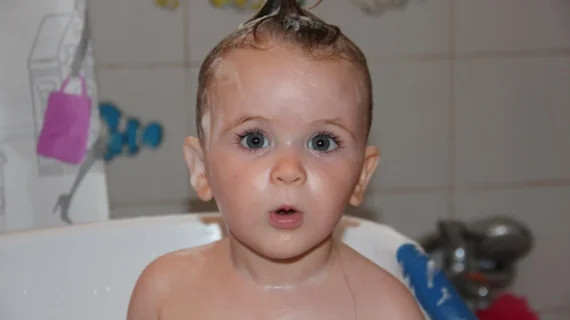 Tata Cara Mencukur Rambut Bayi Saat Aqiqah Sesuai Sunnah