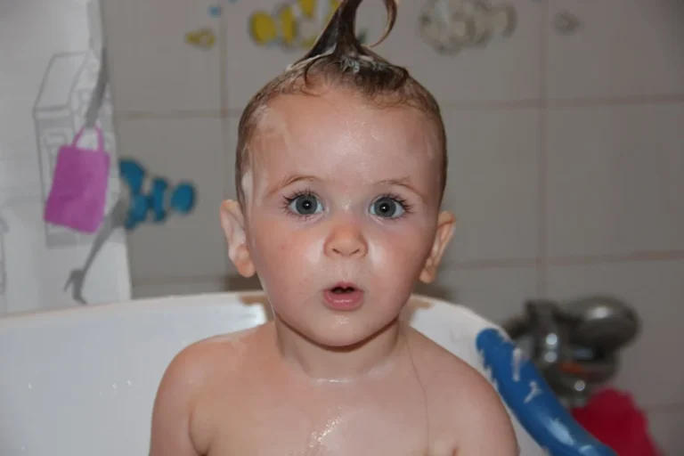 Tata Cara Mencukur Rambut Bayi Saat Aqiqah